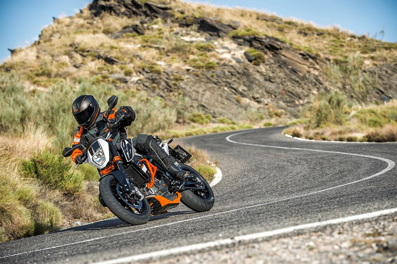 Illustration for article titled 2016 KTM Duke 690 And 690 R: The World's Best Street Scalpel Just Got Much, Much Sharper